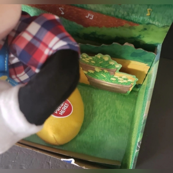 Disney MICKEY MOUSE SINGS DANCES "Old MacDonald E-I-E-I-O" FARMER PLUSH Toy - Picture 5 of 8